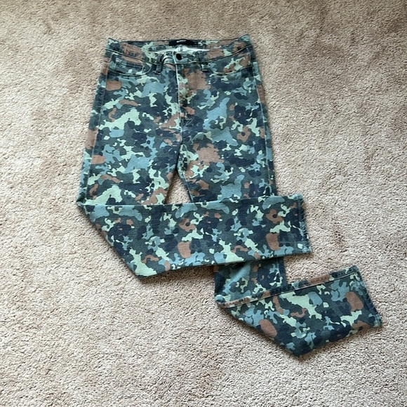 Hudson Barbara Super Skinny Floral Camo High Rise Jeans - Picture 2 of 7